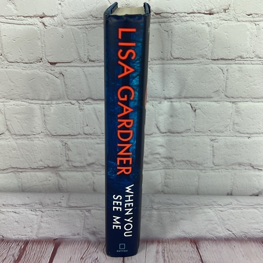 Lisa Gardner When You See Me Hardcover Book - Picture 3 of 6